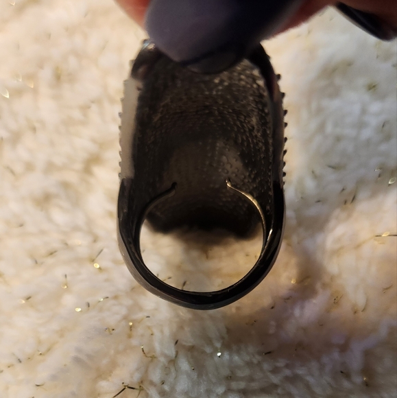 Avon Mark Silver Rhinestone Ring - Picture 7 of 7